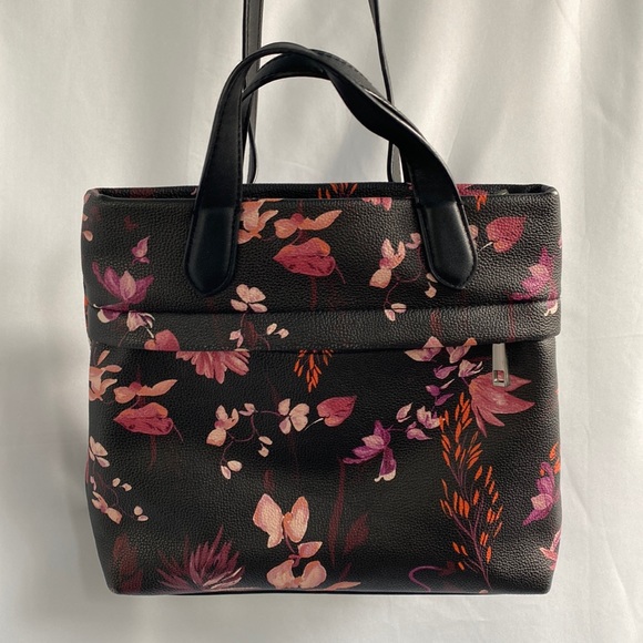 a new day Handbags - ❤️3/$30 A New Day Floral Purse